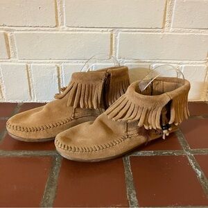 Minnetonka suede leather Concho feather fringe side zip ankle booties 7